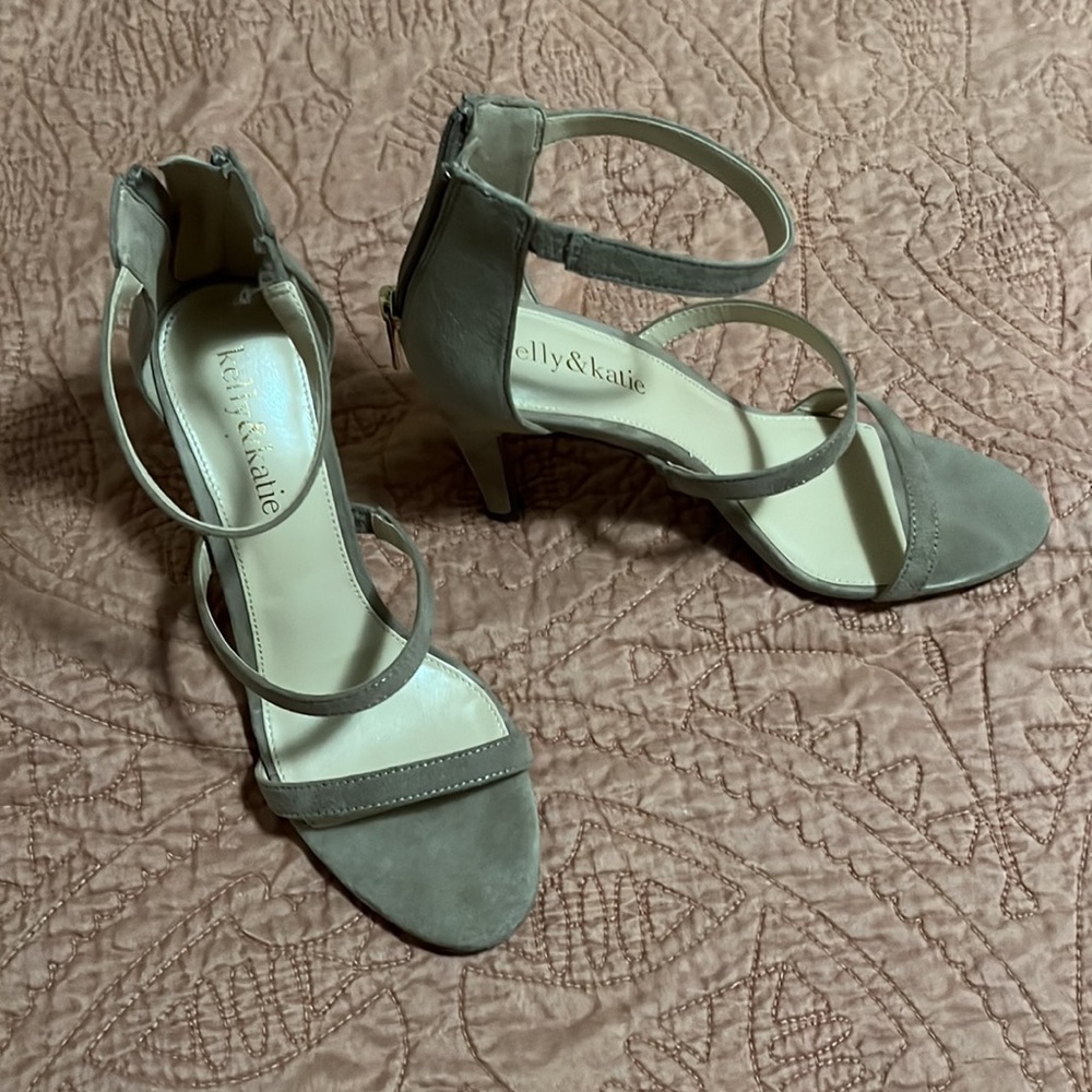 Heels - Picture 2 of 8